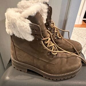 Women’s Warm Waterproof Timberlands Size 7.5
